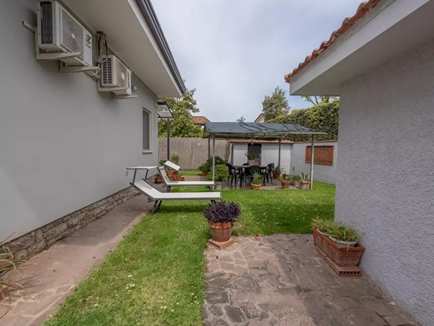 Immagine 6 di Villa in vendita  a Forte Dei Marmi