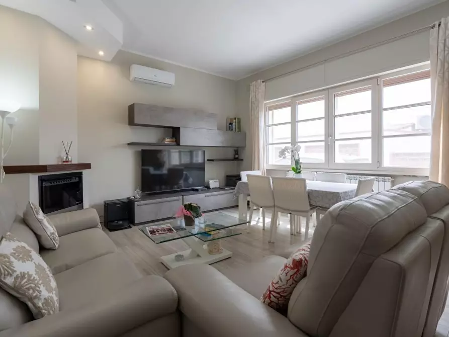 Immagine 13 di Villa in vendita  a Forte Dei Marmi