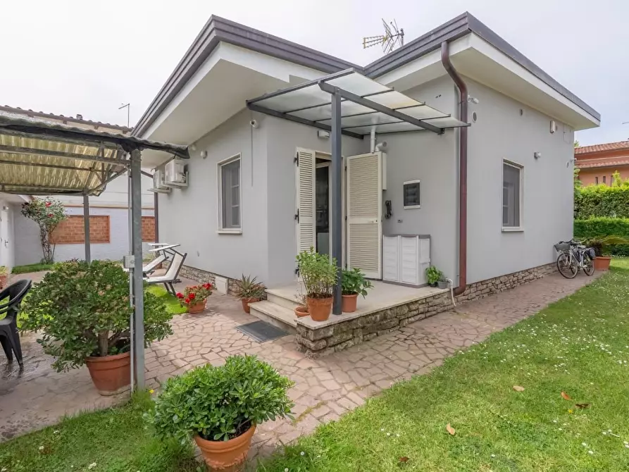 Immagine 7 di Villa in vendita  a Forte Dei Marmi
