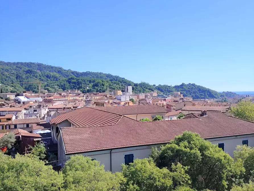 Immagine 1 di Appartamento in vendita  a Carrara