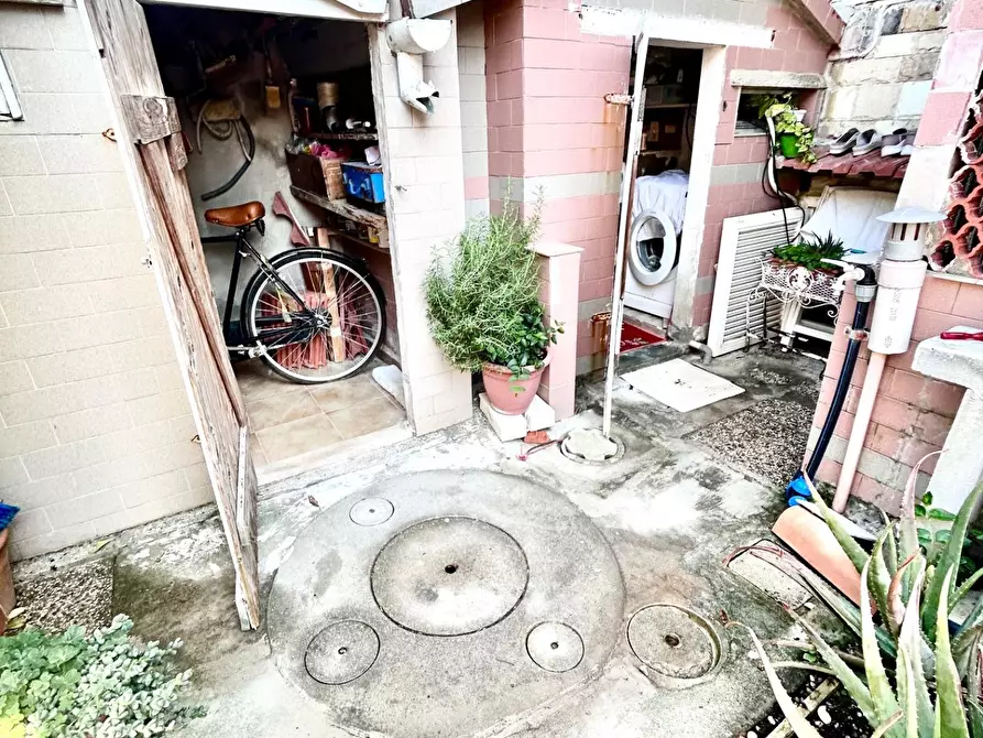 Immagine 45 di Casa indipendente in vendita  a Pisa
