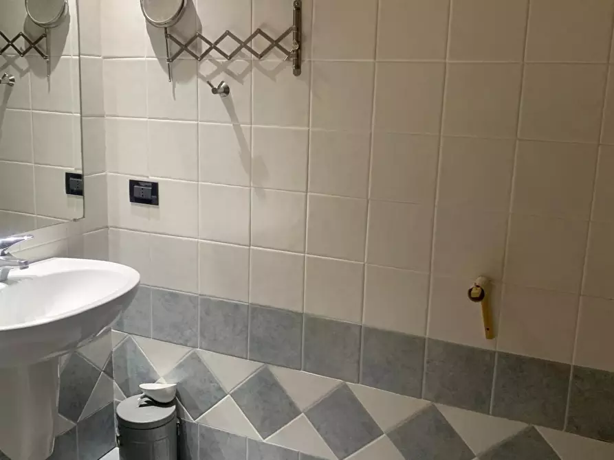 Immagine 19 di Appartamento in vendita  a Livorno