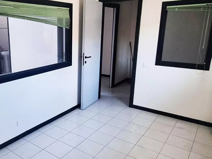 Immagine 5 di Ufficio in affitto  a Ponsacco