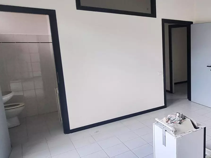 Immagine 2 di Ufficio in affitto  a Ponsacco