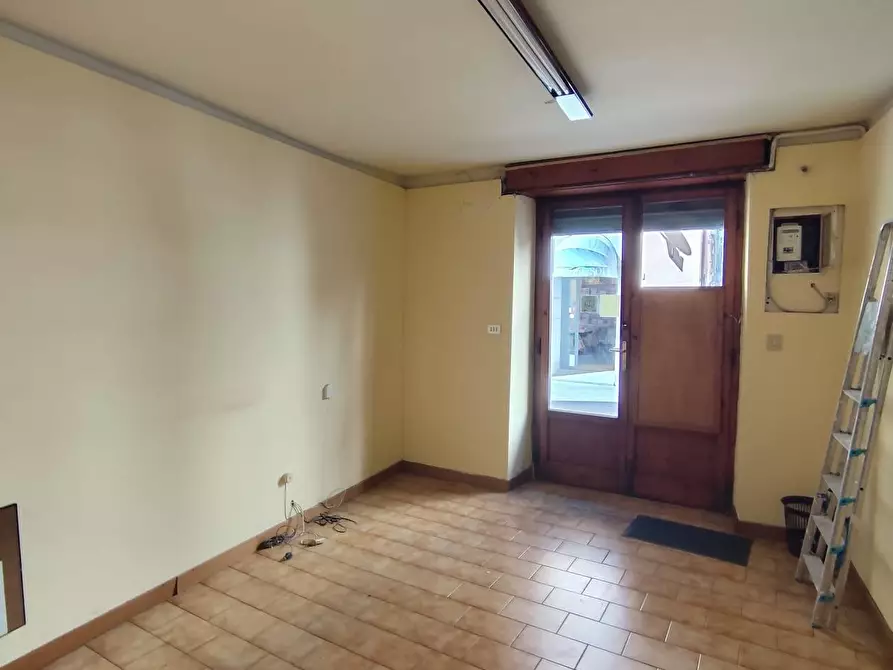 Immagine 2 di Locale commerciale in affitto  a Pisa
