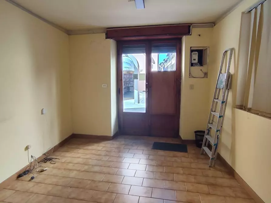 Immagine 1 di Locale commerciale in affitto  a Pisa
