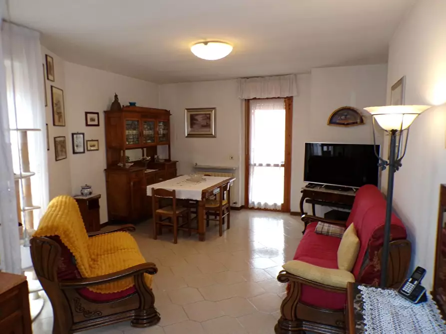 Immagine 2 di Appartamento in vendita  a Cascina