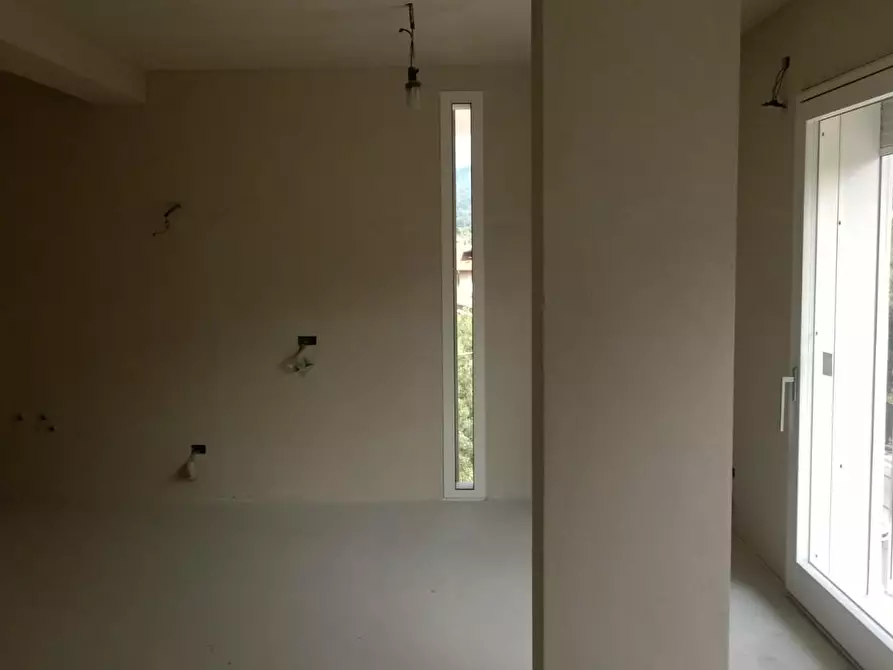 Immagine 3 di Appartamento in vendita  a Montignoso