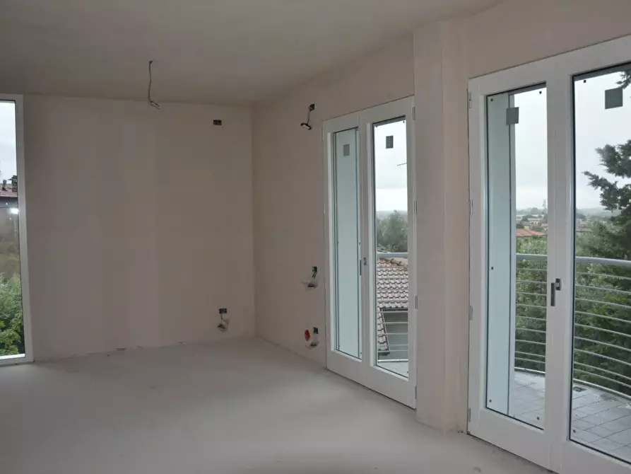 Immagine 2 di Appartamento in vendita  a Montignoso