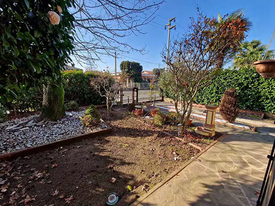 Immagine 8 di Villa in vendita  a Inveruno