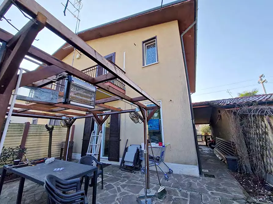 Immagine 6 di Villa in vendita  a Inveruno
