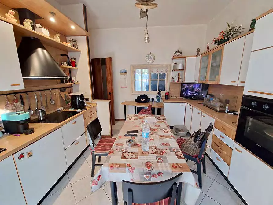 Immagine 11 di Villa in vendita  a Inveruno