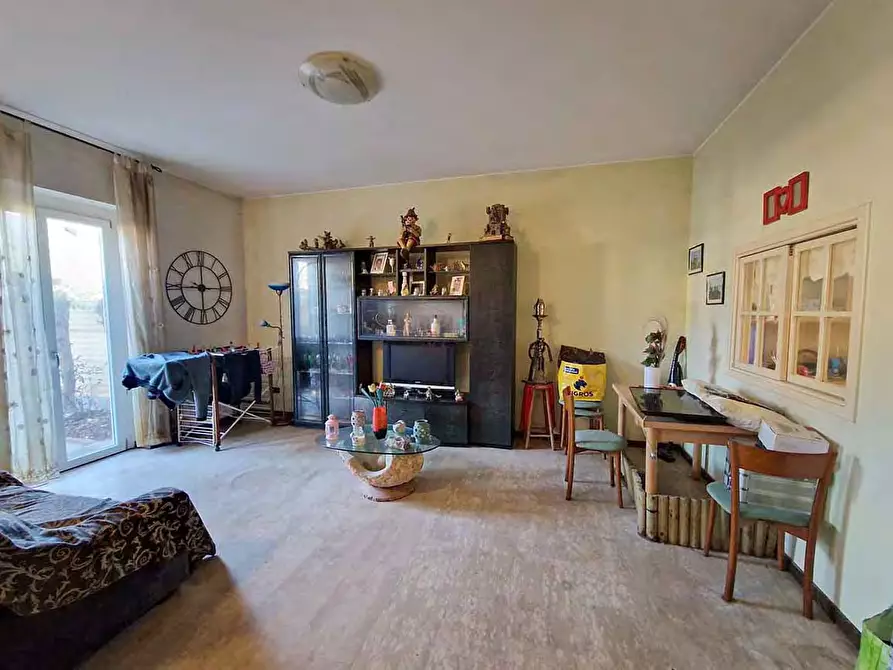 Immagine 2 di Villa in vendita  a Inveruno