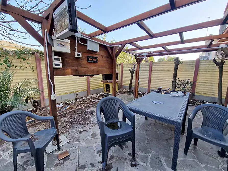 Immagine 7 di Villa in vendita  a Inveruno