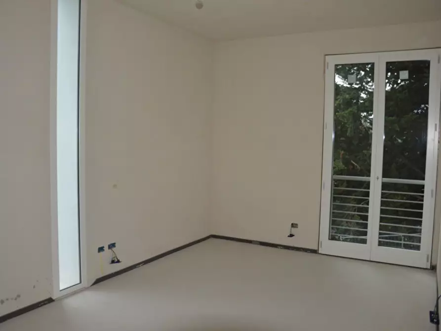 Immagine 1 di Appartamento in vendita  a Montignoso