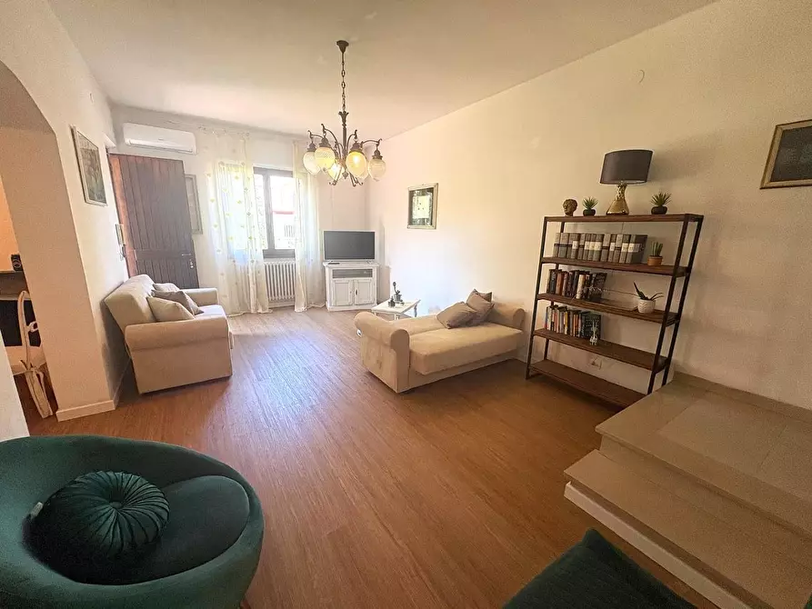 Immagine 8 di Casa bifamiliare in affitto  a Montignoso