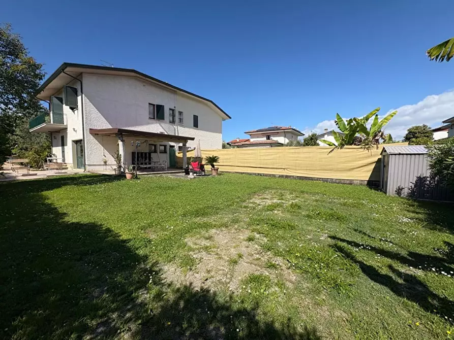 Immagine 3 di Casa bifamiliare in affitto  a Montignoso