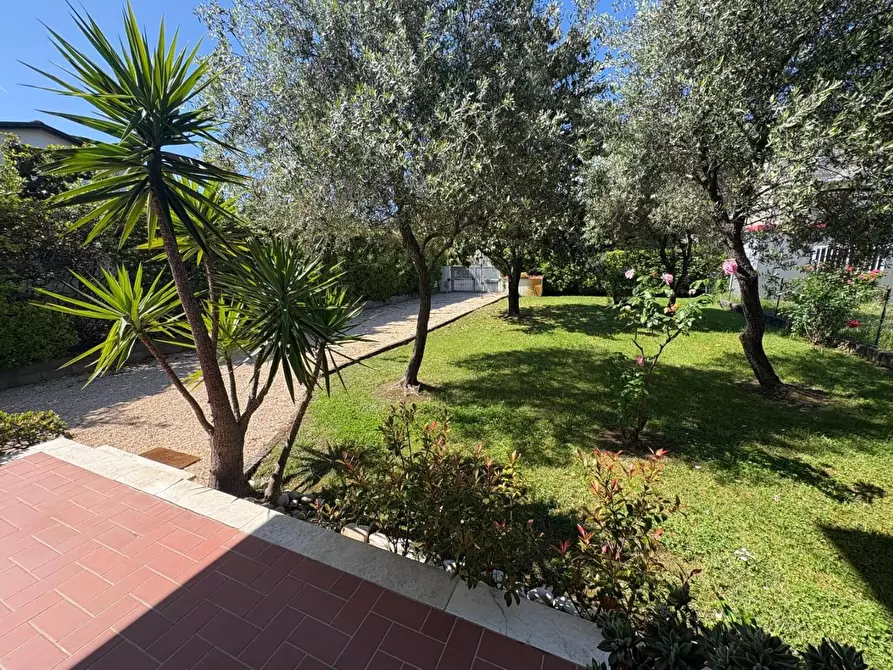Immagine 6 di Casa bifamiliare in affitto  a Montignoso
