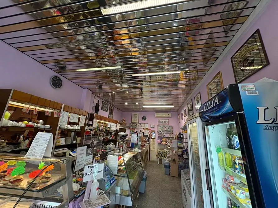 Immagine 3 di Locale commerciale in vendita  a Pisa