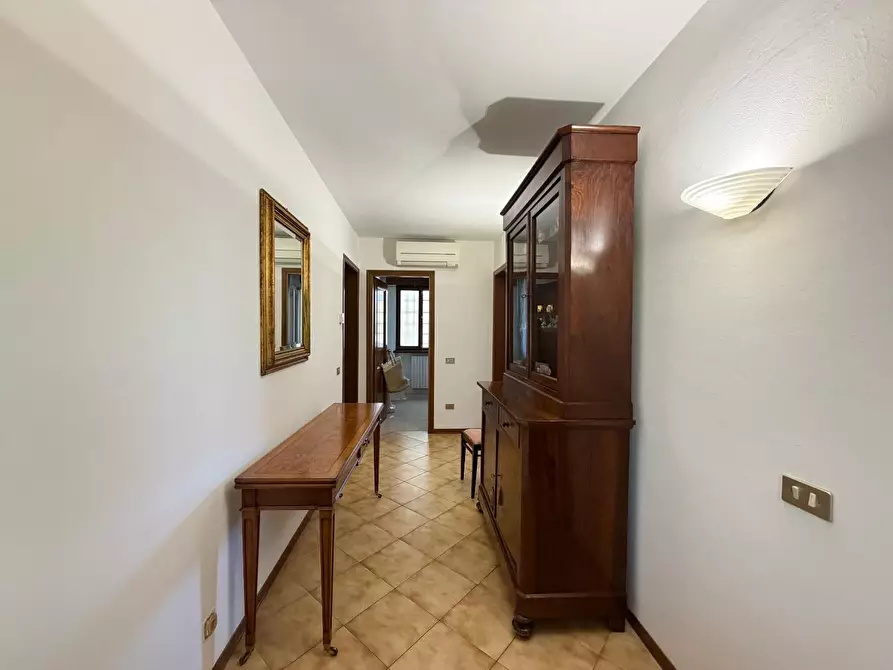 Immagine 15 di Appartamento in affitto  a Lucca