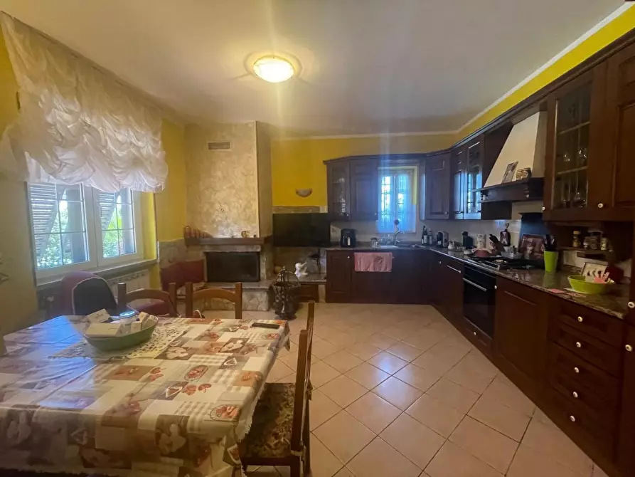 Immagine 4 di Porzione di casa in vendita  a Ortonovo