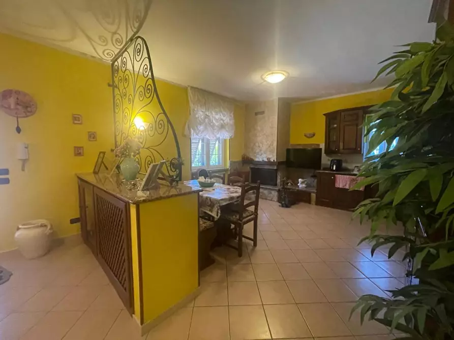 Immagine 9 di Porzione di casa in vendita  a Ortonovo