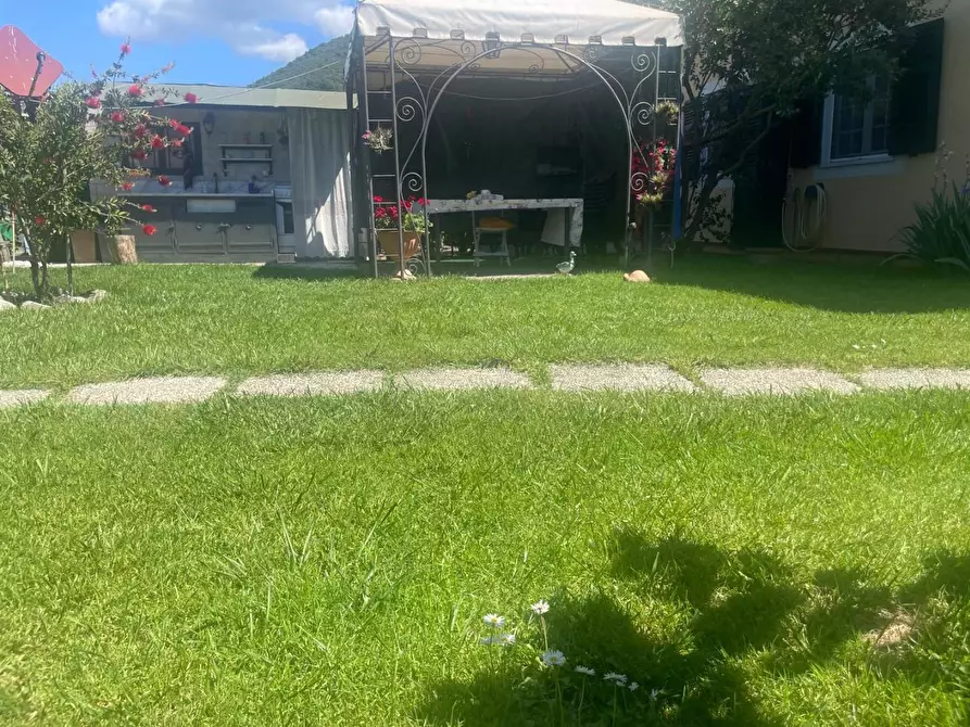 Immagine 3 di Porzione di casa in vendita  a Ortonovo