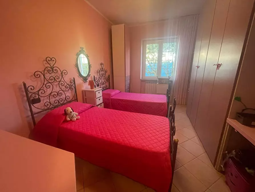 Immagine 19 di Porzione di casa in vendita  a Ortonovo