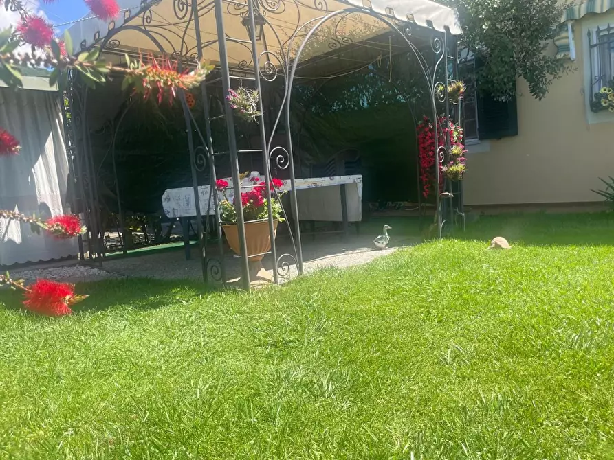 Immagine 2 di Porzione di casa in vendita  a Ortonovo
