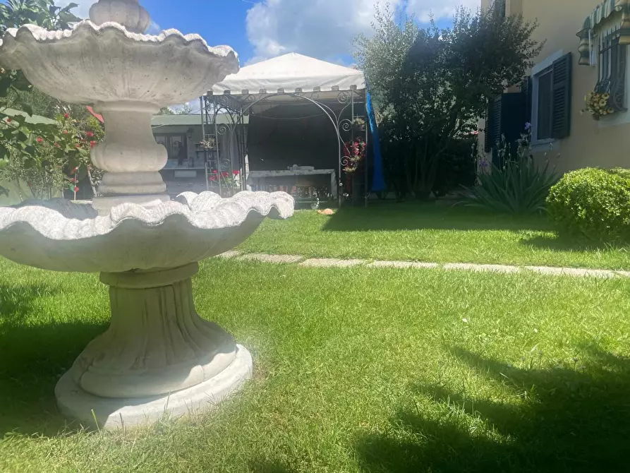 Immagine 1 di Porzione di casa in vendita  a Ortonovo