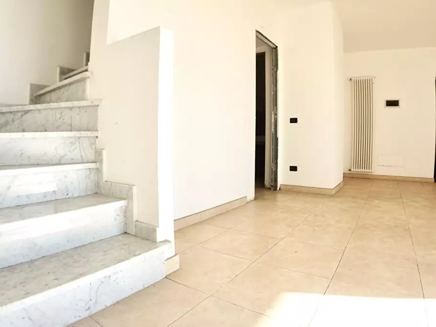 Immagine 2 di Villetta a schiera in vendita  a Carrara