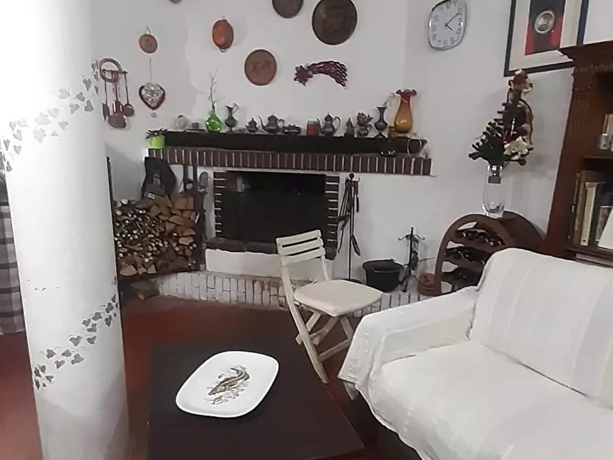 Immagine 13 di Porzione di casa in vendita  a Ortonovo