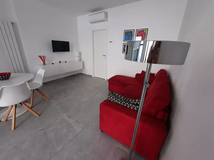 Immagine 3 di Appartamento in vendita  a Viareggio