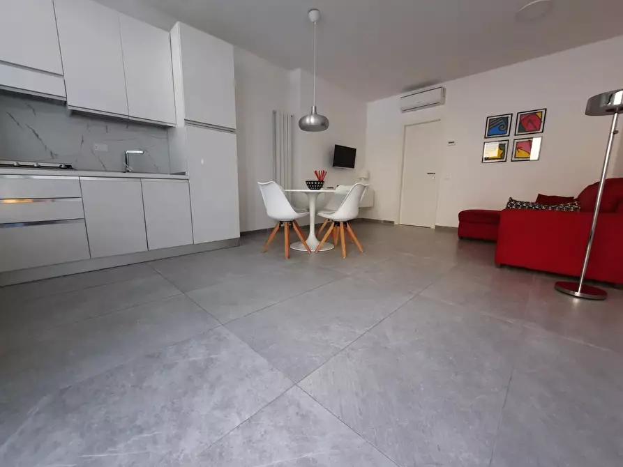 Immagine 4 di Appartamento in vendita  a Viareggio