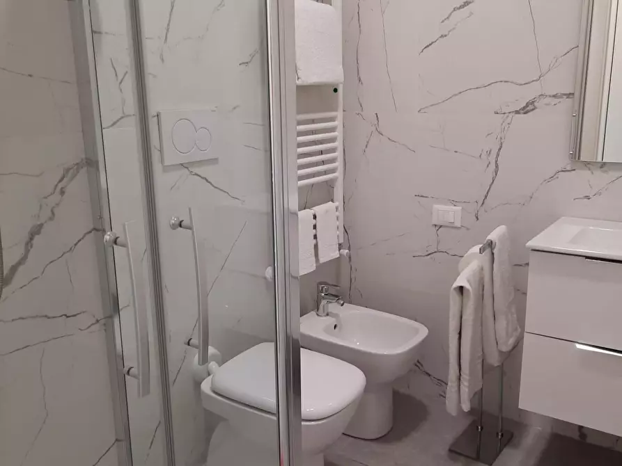 Immagine 8 di Appartamento in vendita  a Viareggio