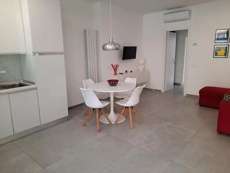 Immagine 6 di Appartamento in vendita  a Viareggio