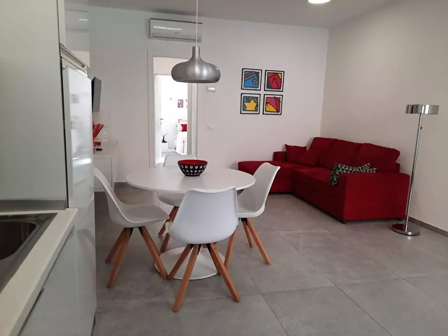 Immagine 1 di Appartamento in vendita  a Viareggio