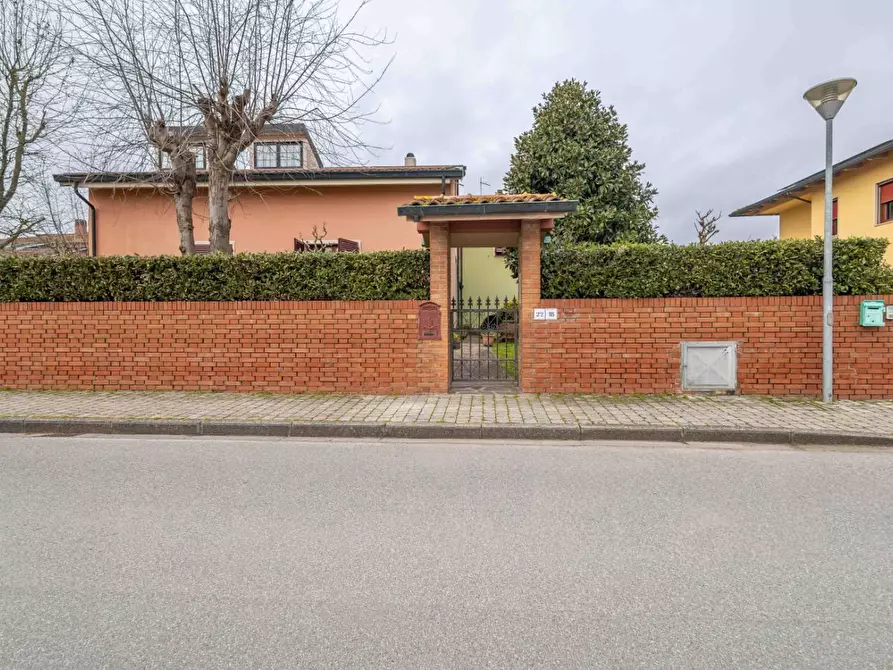 Immagine 9 di Casa indipendente in vendita  a Santa Maria A Monte