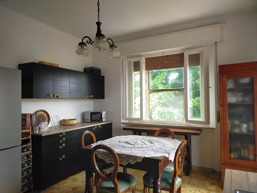 Immagine 2 di Villa in vendita  a San Giuliano Terme