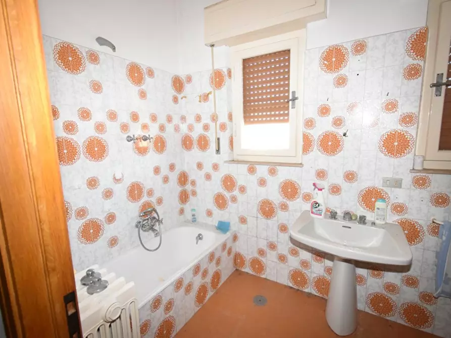 Immagine 48 di Villa in vendita  a San Giuliano Terme