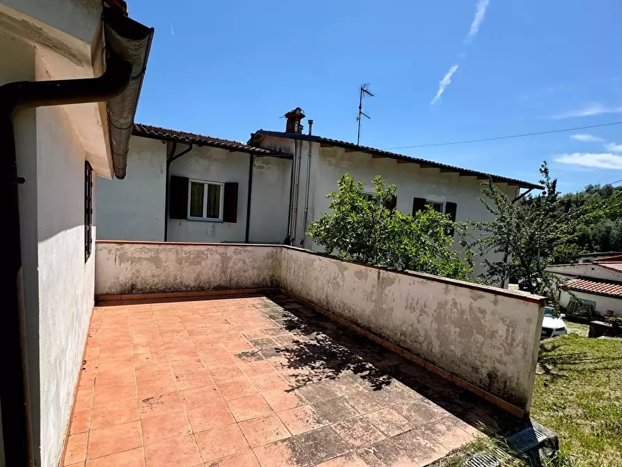 Immagine 17 di Appartamento in vendita  a Lucca