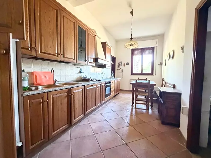 Immagine 1 di Villa in vendita  a Vinci