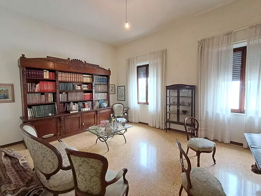Immagine 2 di Casa bifamiliare in vendita  a Pontedera