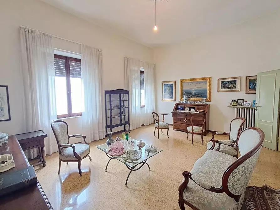 Immagine 1 di Casa bifamiliare in vendita  a Pontedera