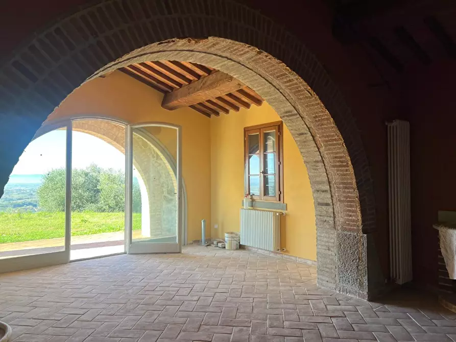 Immagine 12 di Deposito in vendita  a Vinci