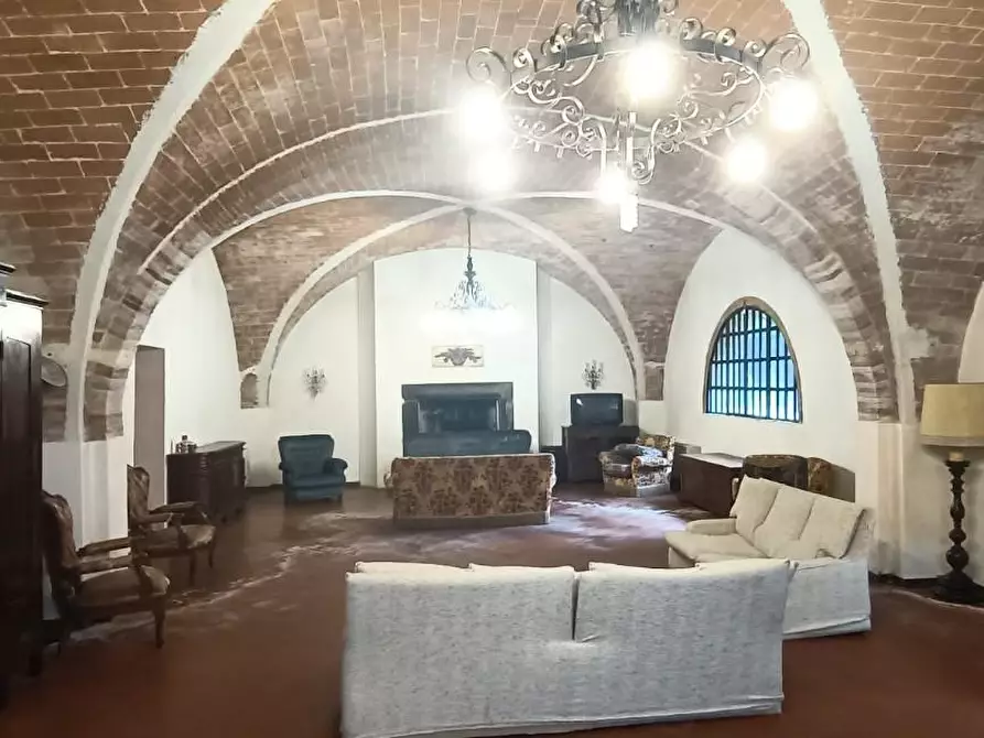 Immagine 1 di Casa colonica in vendita  a San Giuliano Terme