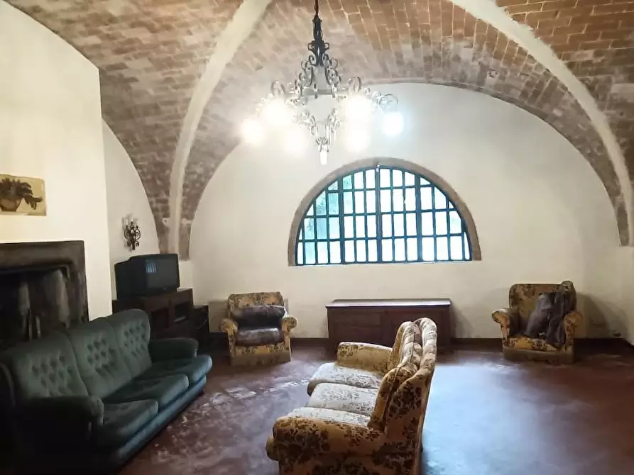 Immagine 2 di Casa colonica in vendita  a San Giuliano Terme