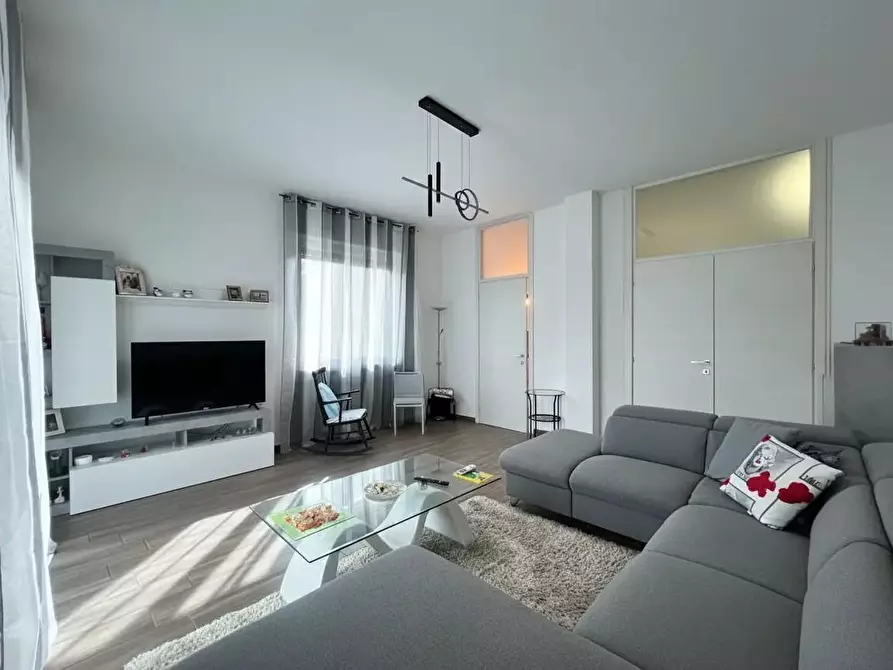 Immagine 5 di Villa in vendita  a Cairate