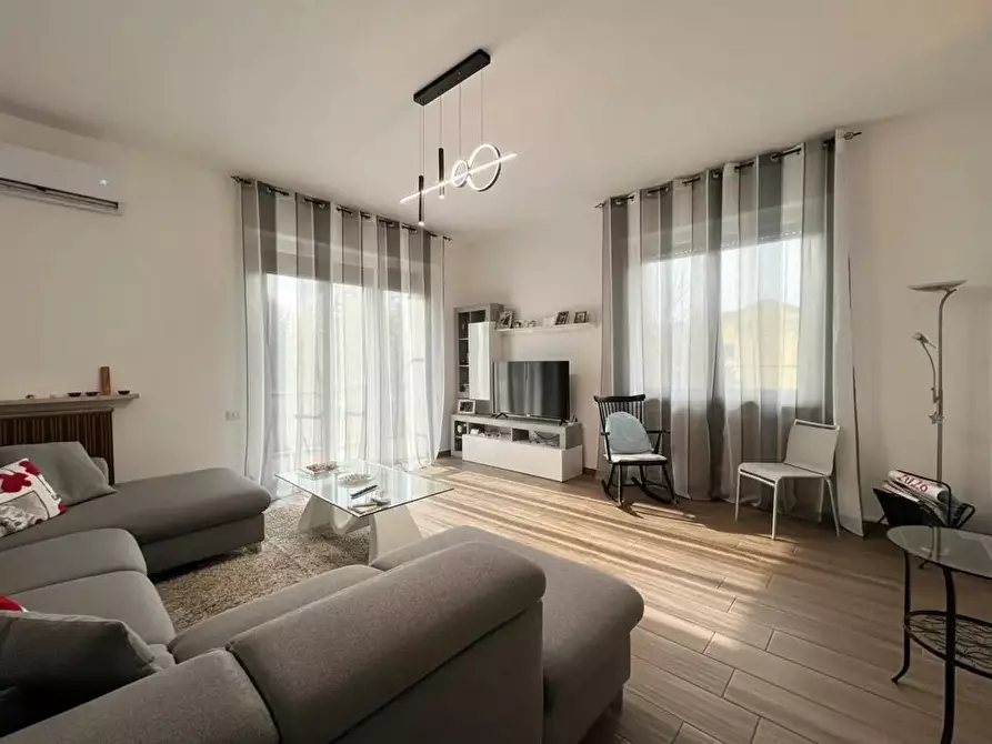 Immagine 3 di Villa in vendita  a Cairate