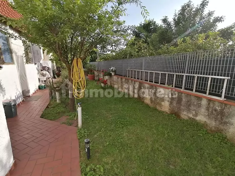 Immagine 3 di Casa semindipendente in vendita  a Ortonovo